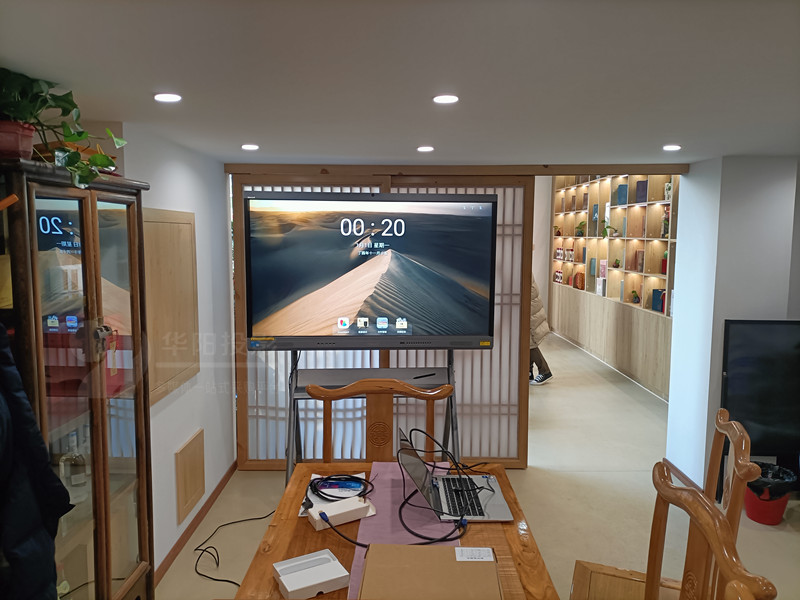 商务洽谈会议室投影仪的合作方案演示投影与重点条款沟通